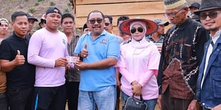 Bupati Bombana Panen Ikan Bersama Warga, Janjikan Perhatian Infrastruktur Desa